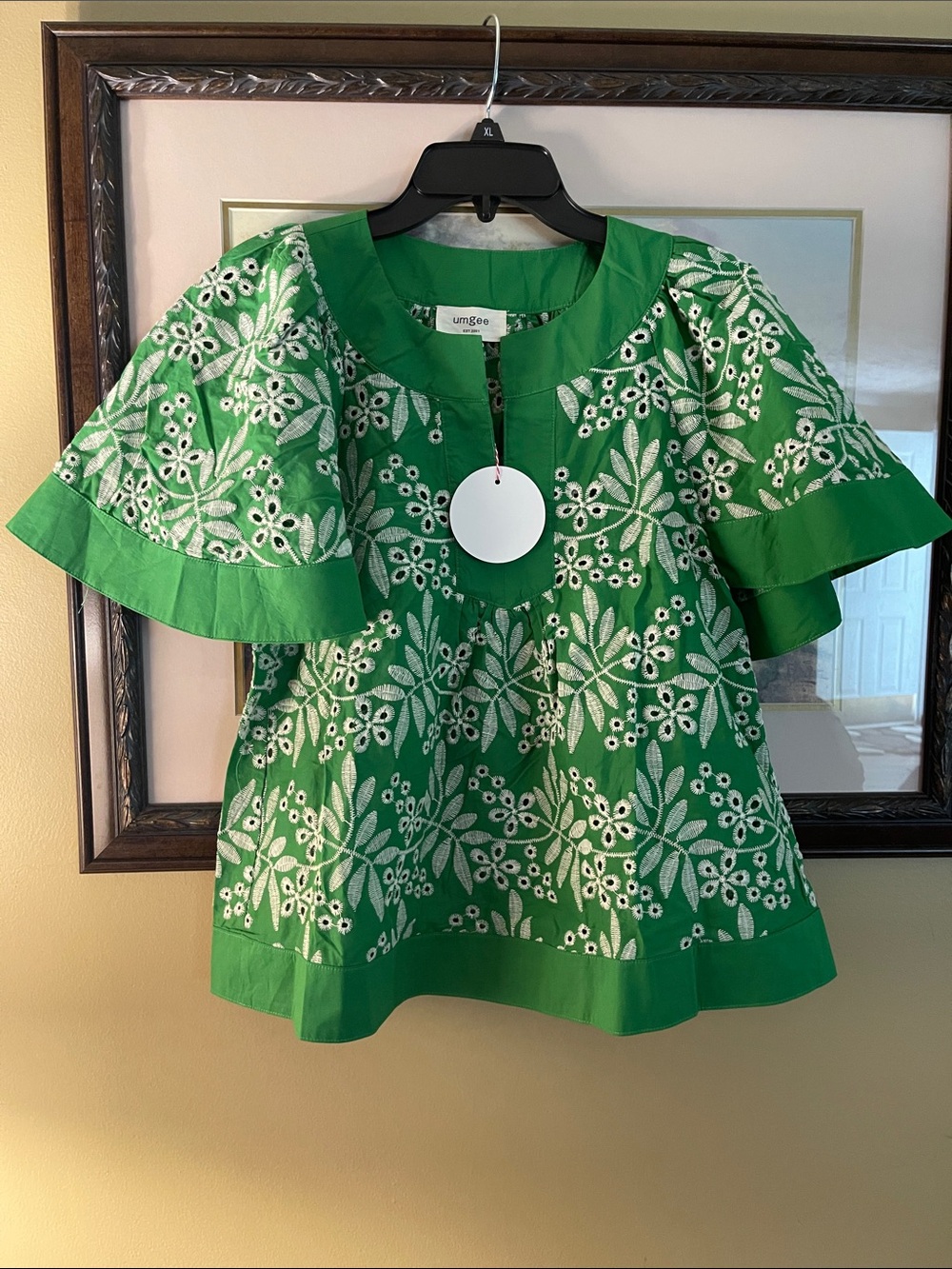 Umgee Bright Green Embroidered Flutter Sleeve Tunic size small